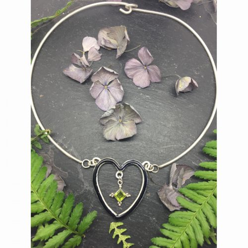 Blue black enamelled silver heart and peridot drop collar